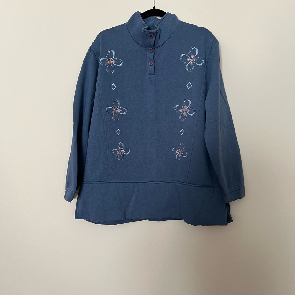 NWT women’s blue Chinawear by Morsly
Sweatshirt With embroidered accents